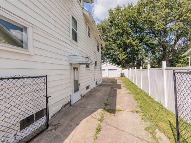 1211 California Avenue , Akron, OH 44314 Photo 4
