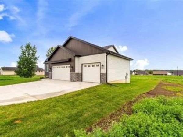 803 Irving Drive , Solon, IA 52333