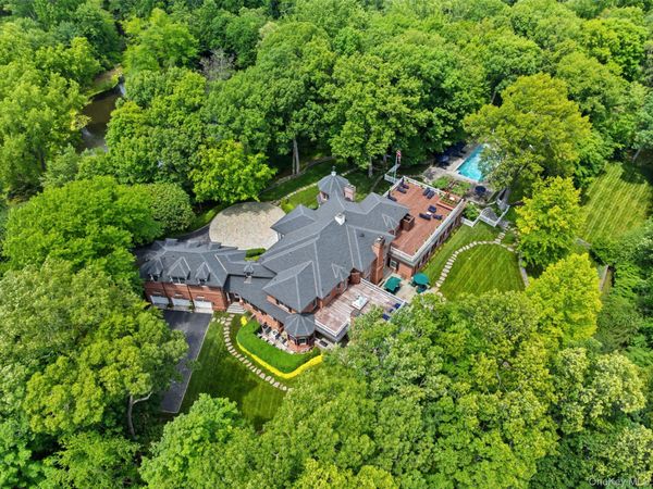 24 Trails End , Chappaqua, NY 10514