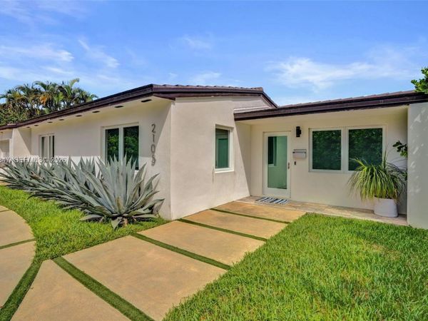 2105 Alamanda Dr, North Miami, FL 33181