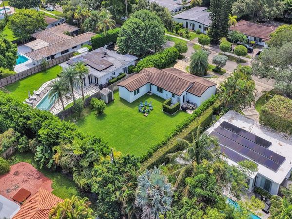 2105 Alamanda Dr, North Miami, FL 33181
