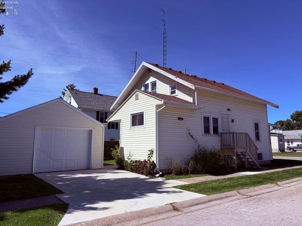 227 W 6th Street, Port Clinton, OH 43452