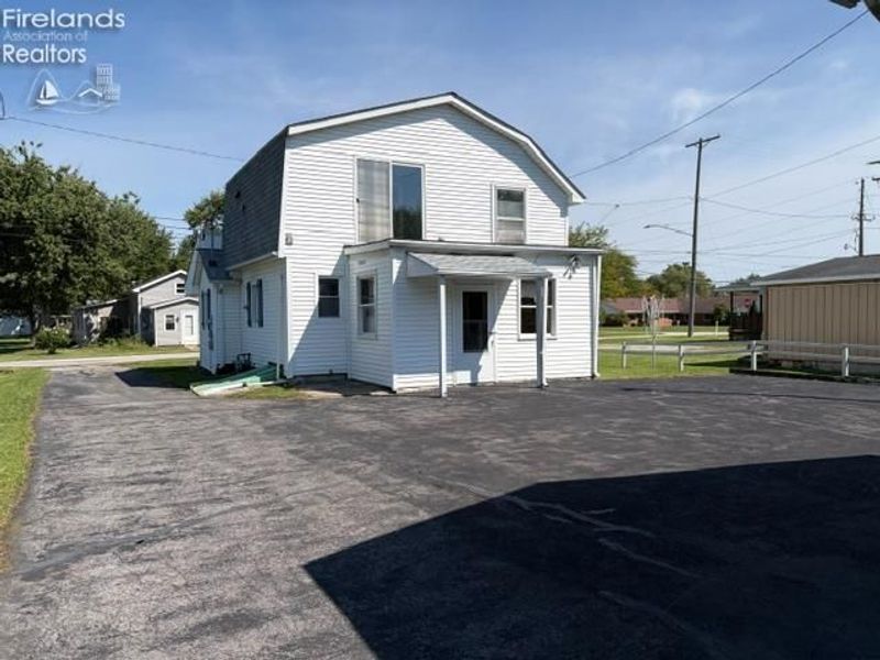 222 Bertha Avenue, Clyde, OH 43410 Photo 2