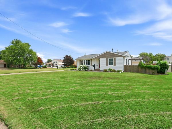 2602 43rd Street , Moline, IL 61265