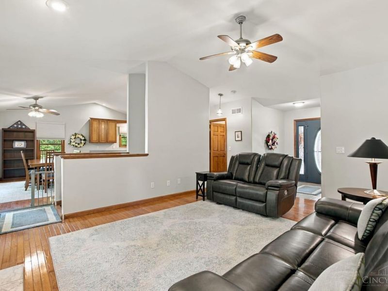 6429 Patricia Boulevard, Goshen Township, OH 45122 Photo 4