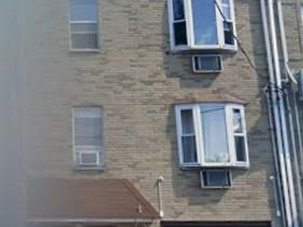 61-25 75th Street , Unit 2Fl, Middle Village, NY 11379