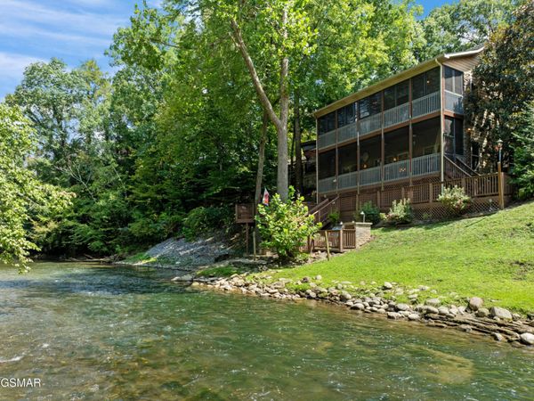 726 Plantation Drive, Pigeon Forge, TN 37863