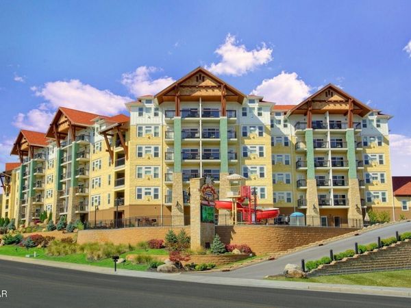 3415 Teaster Lane, Unit 401, Pigeon Forge, TN 37863
