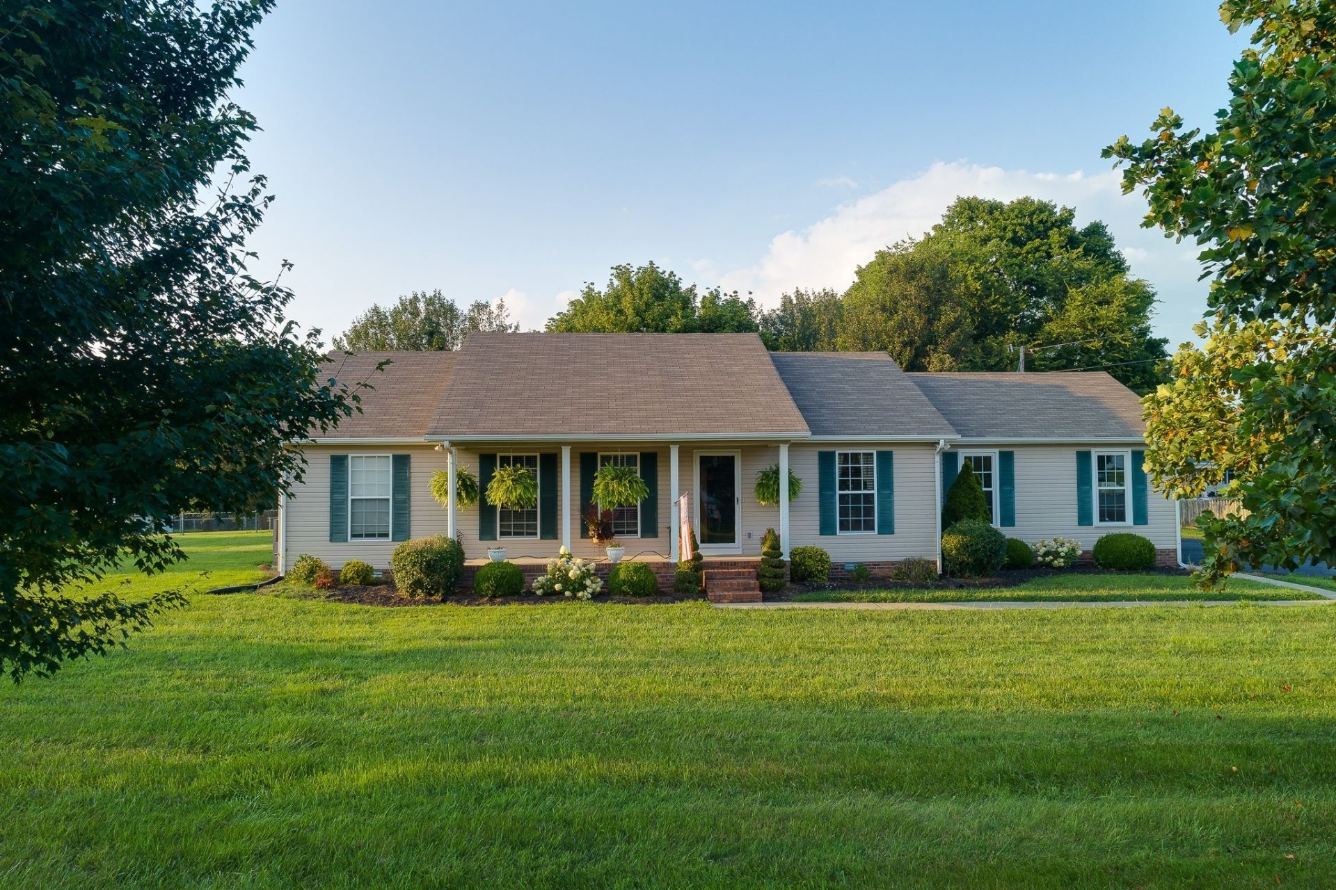 2202 Sims Rd , Shelbyville, TN 37160 Main Photo