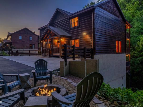 2765 Green Mountain Way, Sevierville, TN 37876