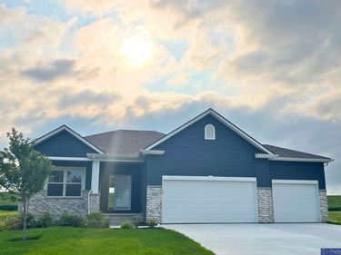 5006 Kestrel Parkway, Elkhorn, NE 68022