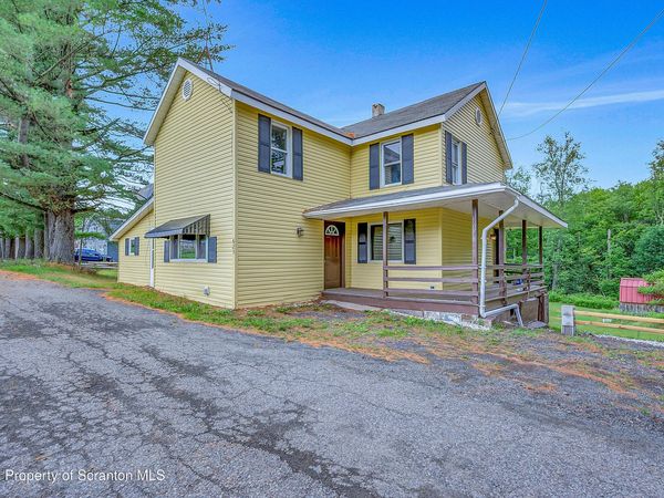 623 Hillside Street , Richmondale, PA 18421