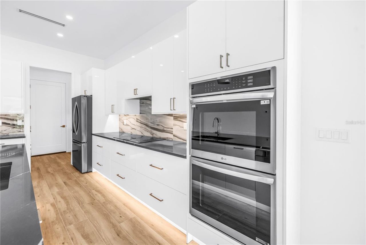 2345 Temple Street, Sarasota, FL 34239 Photo