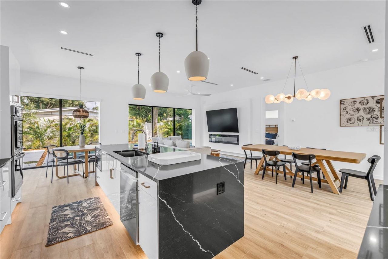 2345 Temple Street, Sarasota, FL 34239 Photo