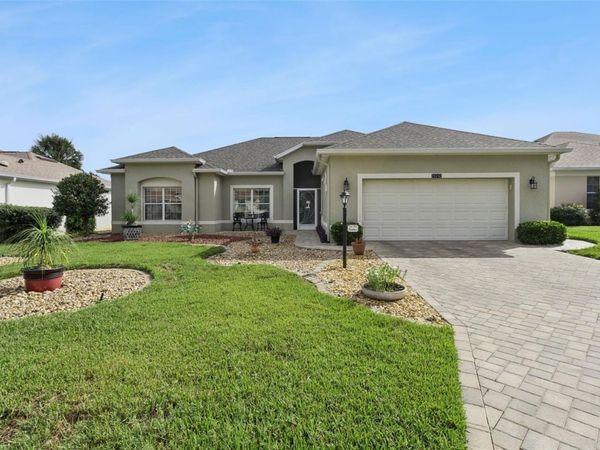 24242 E BELLE MEDE DRIVE , LEESBURG, FL 34748