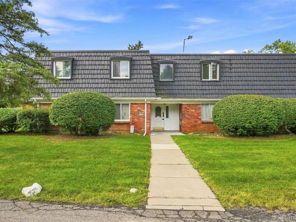 1836 Colonial Village Way, Waterford Township, Mi 48328