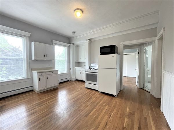 1 Cedar Sq, Unit 2, Cambridge, MA 02140