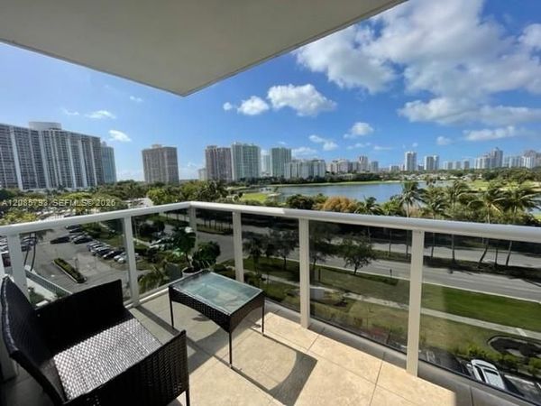 3625 N Country Club Dr, Unit 704, Aventura, FL 33180