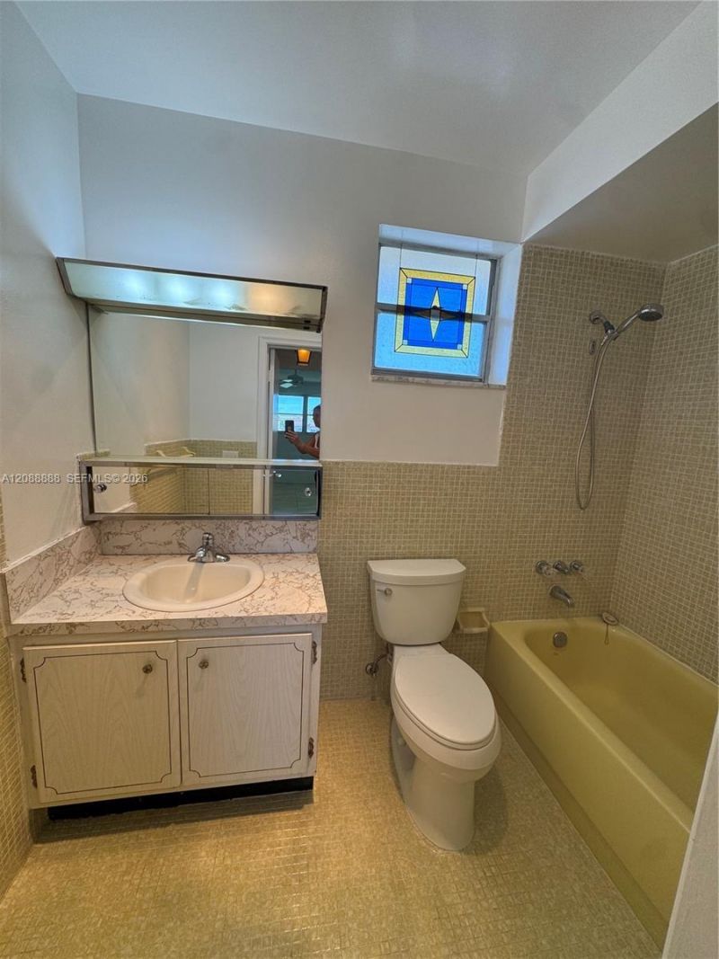 2940 NE 203rd St, Unit 213 C, Aventura, FL 33180 Photo