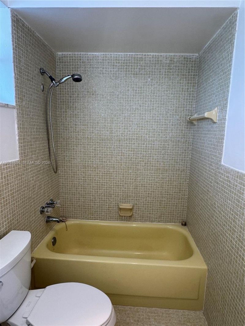 2940 NE 203rd St, Unit 213 C, Aventura, FL 33180 Photo