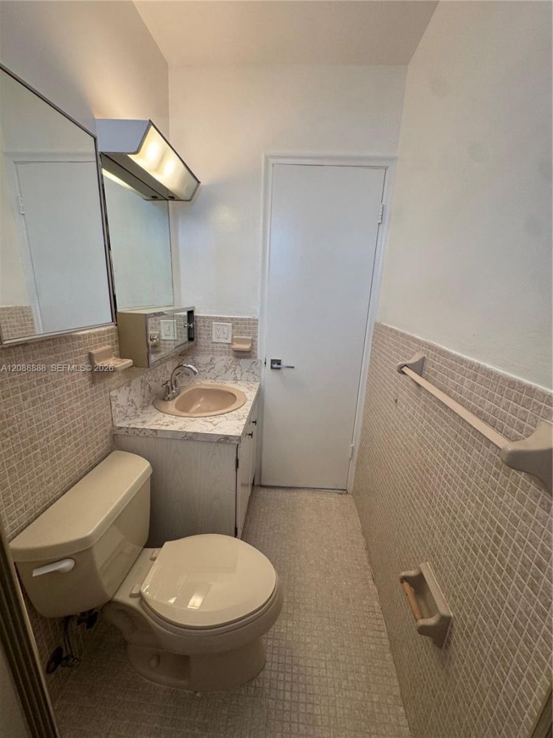 2940 NE 203rd St, Unit 213 C, Aventura, FL 33180 Photo