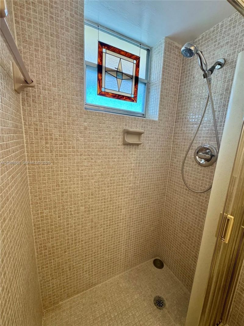 2940 NE 203rd St, Unit 213 C, Aventura, FL 33180 Photo