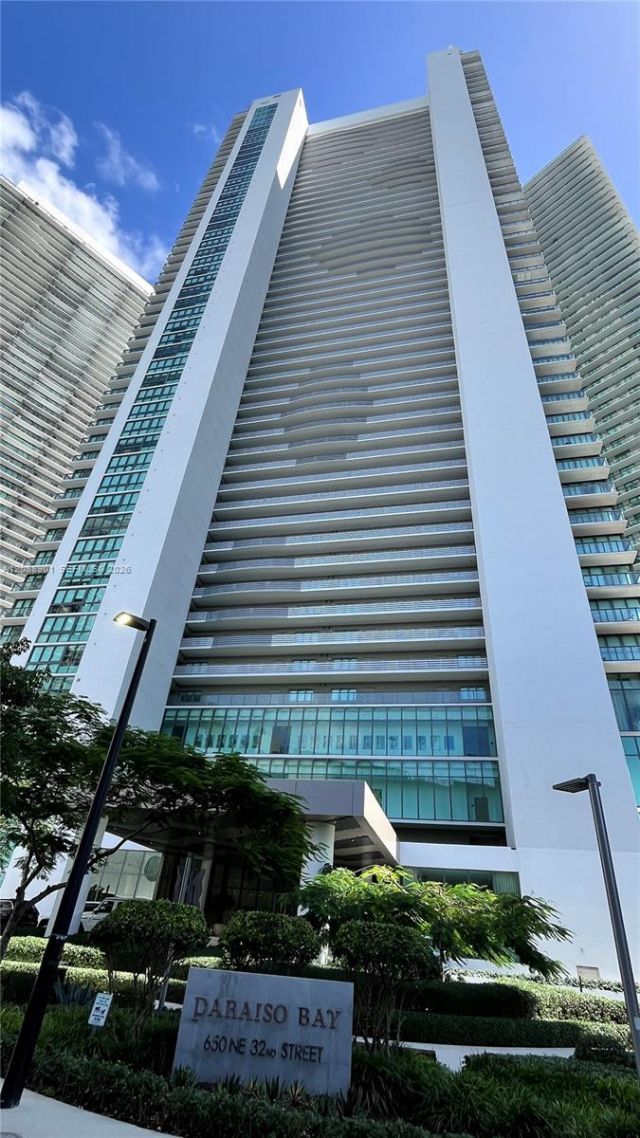 650 NE 32nd St, Unit 2003, Miami, FL 33137 Main Photo