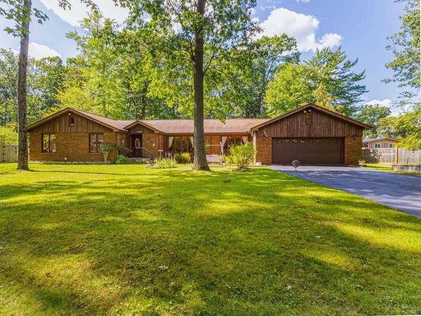 2359 WOODVIEW LANE, Marinette, WI 54143