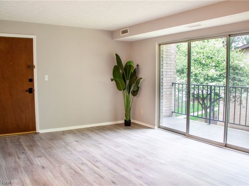 16475 Heather Lane , Unit S202, Middleburg Heights, OH 44130 Photo 5