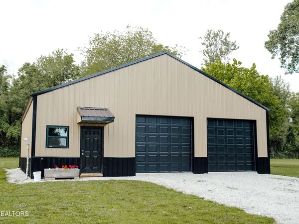 941 Pine Tree Rd, Jamestown, TN 38556