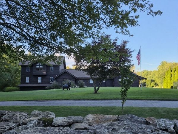 8 Hillsville Rd, North Brookfield, MA 01535