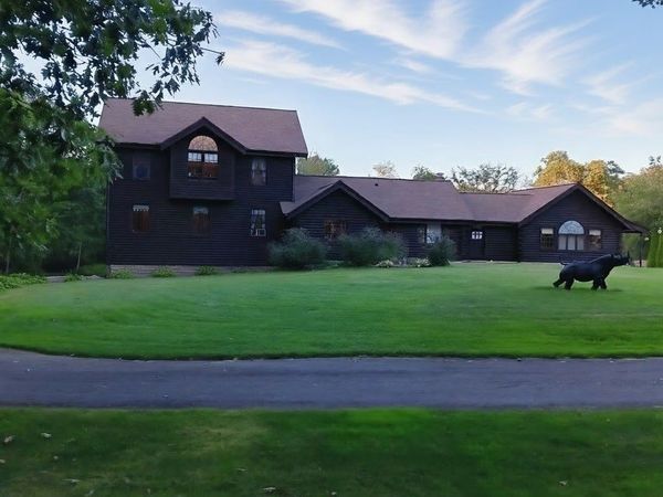 8 Hillsville Rd, North Brookfield, MA 01535