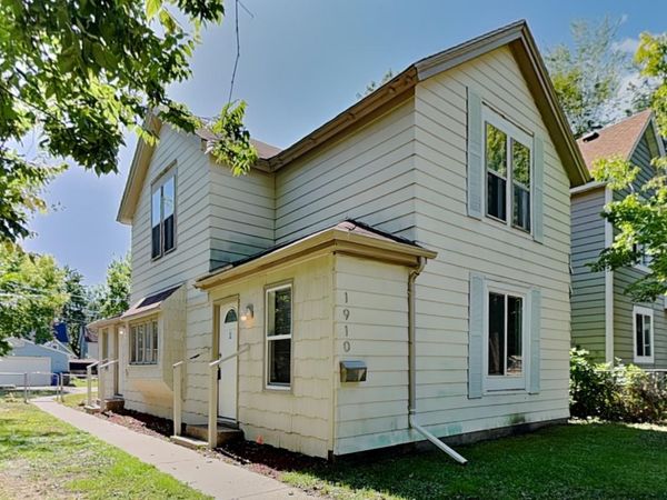 1910 Chelton Avenue W, Saint Paul, MN 55104