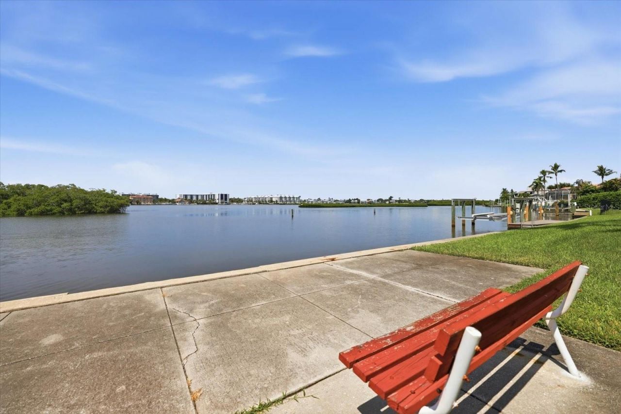 5826 Driftwood Place, Sarasota, FL 34231 Photo