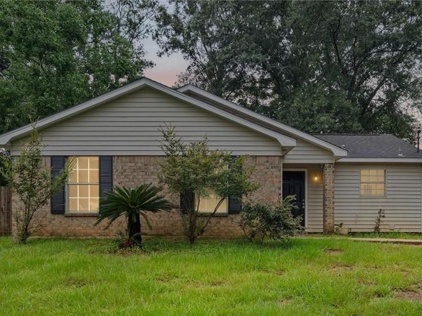 9711 Royal Woods Drive N, Mobile, AL 36608