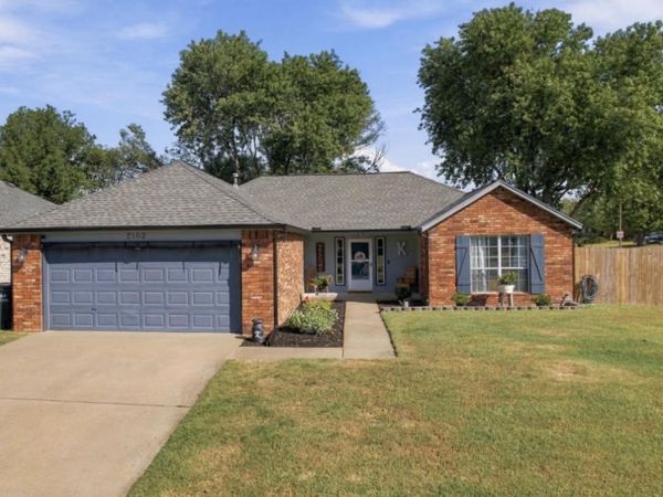 2102 W Walnut Street , Collinsville, OK 74021