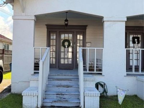21 METAIRIE Court, Metairie, LA 70001