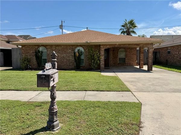 3733 CHARLES Drive, Chalmette, LA 70043