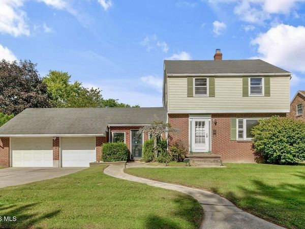 1642 Norcross Drive, Oregon, OH 43616