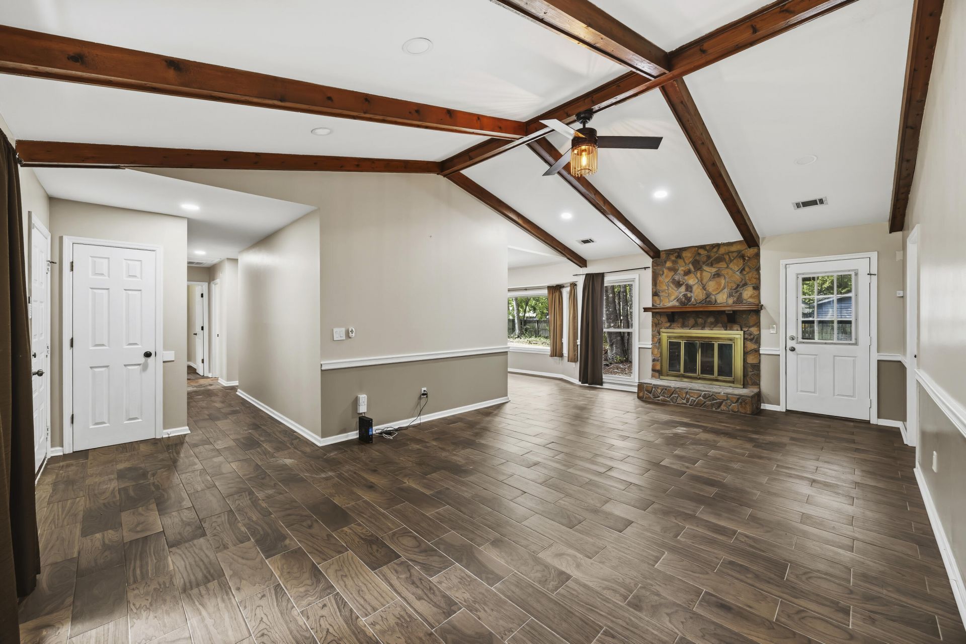 8219 N Ridgebrook Drive Photo 4