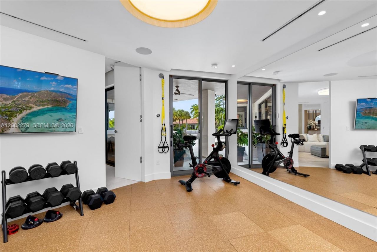 16495 NE 32nd Ave, North Miami Beach, FL 33160 Photo