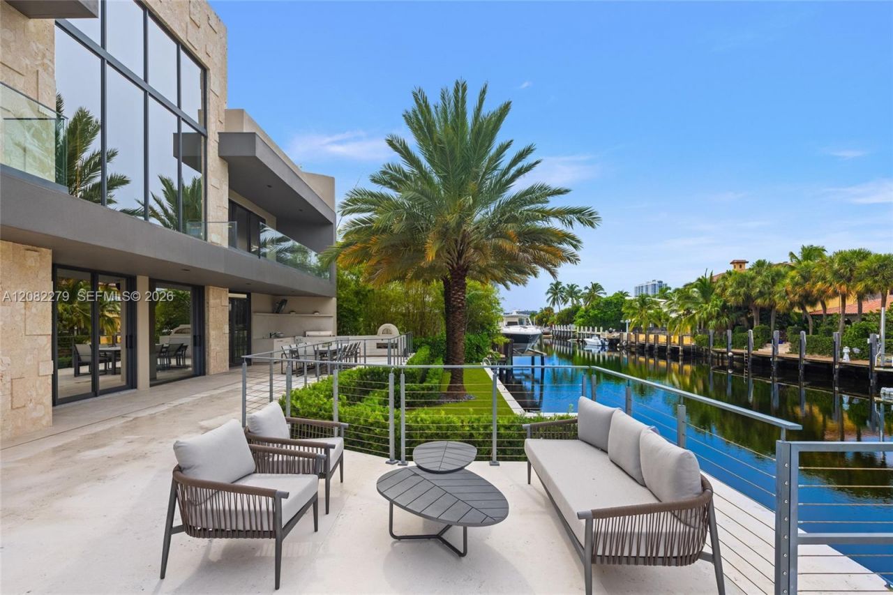 16495 NE 32nd Ave, North Miami Beach, FL 33160 Photo