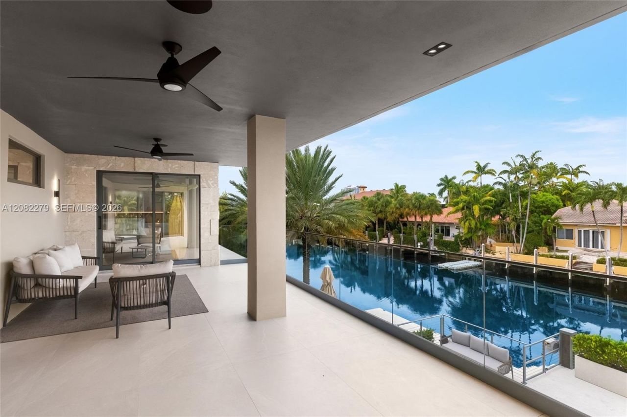 16495 NE 32nd Ave, North Miami Beach, FL 33160 Photo