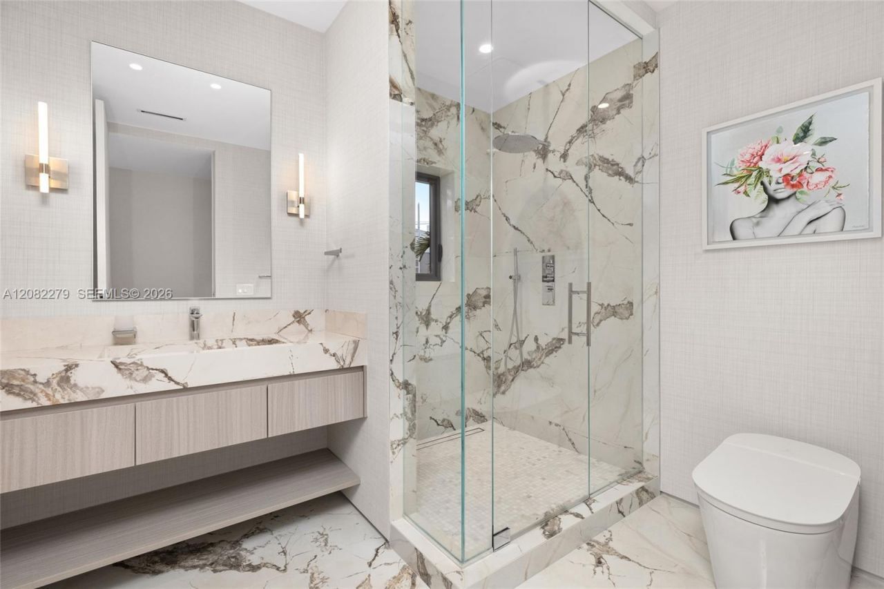 16495 NE 32nd Ave, North Miami Beach, FL 33160 Photo