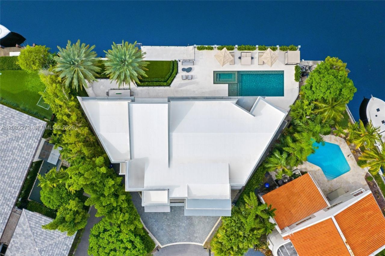 16495 NE 32nd Ave, North Miami Beach, FL 33160 Photo