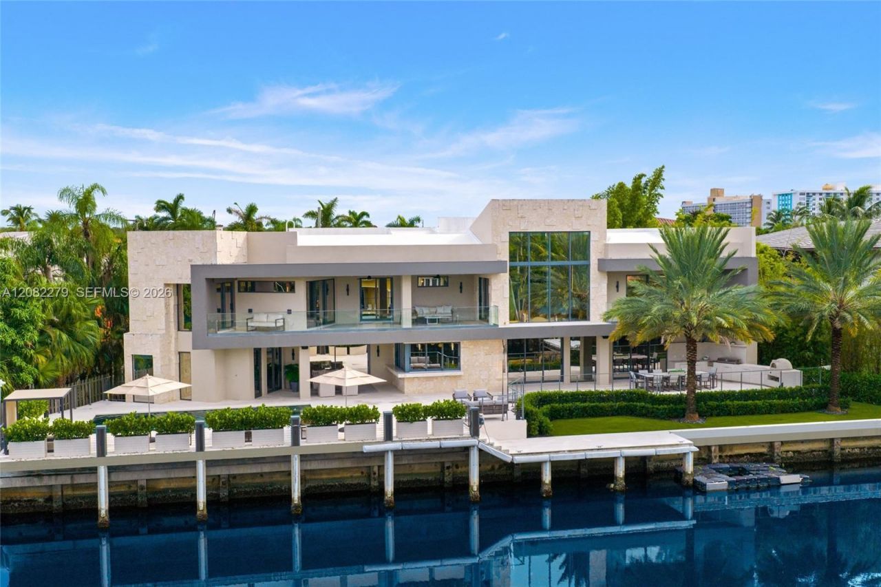 16495 NE 32nd Ave, North Miami Beach, FL 33160 Photo