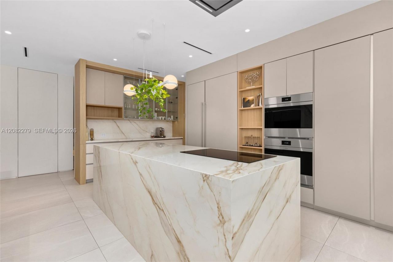 16495 NE 32nd Ave, North Miami Beach, FL 33160 Photo