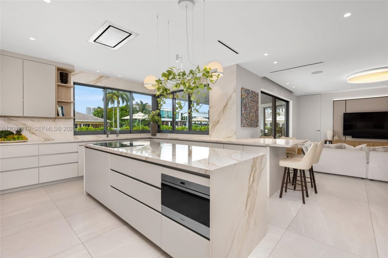 16495 NE 32nd Ave, North Miami Beach, FL 33160 Photo