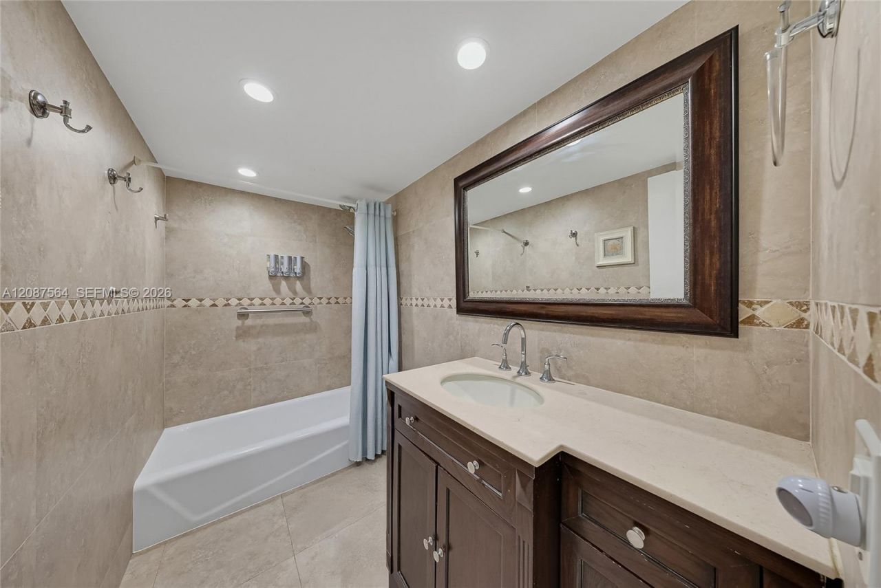 240 Galen Dr, Unit 110, Key Biscayne, FL 33149 Photo