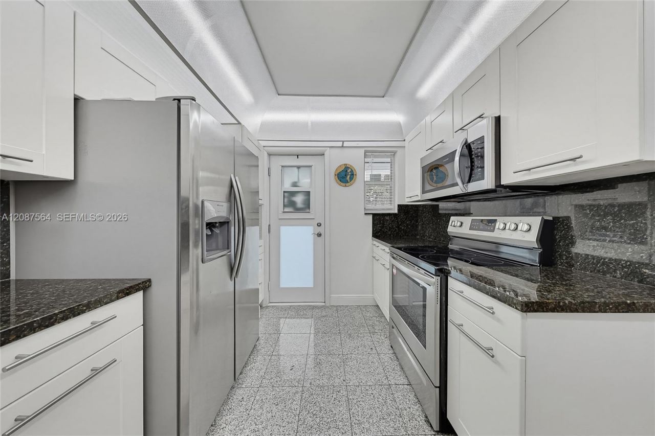 240 Galen Dr, Unit 110, Key Biscayne, FL 33149 Photo